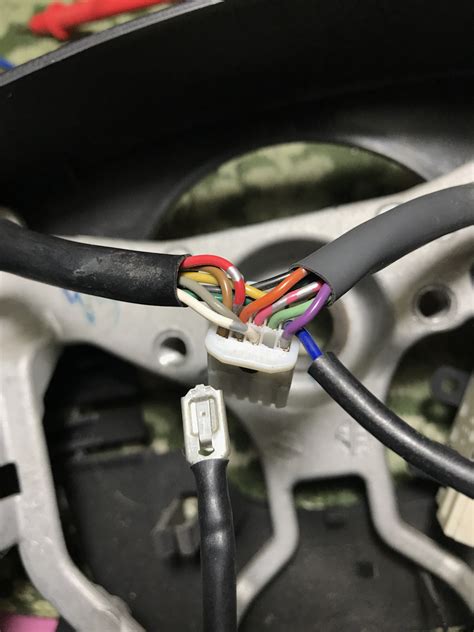 Распиновка кнопок руля тойота - 82 фото