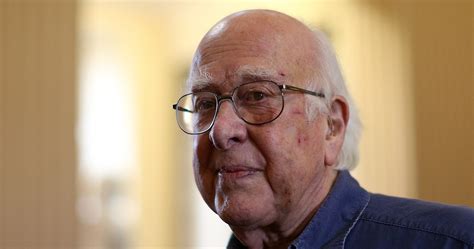 Zmar Peter Higgs Dlaczego Jego Boska Cz Stka Jest Tak Istotna Dla