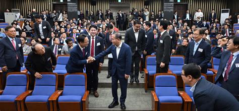 2016년 실패한 ‘집단지도체제 총선 참패 與 수습책 될까 이런정치