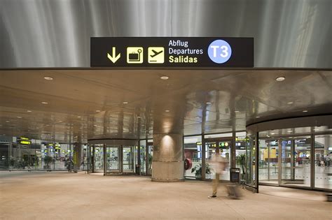 LED light: Malaga Airport, Terminal 3 - Community - Projects