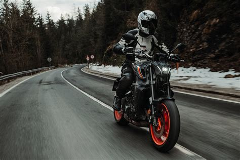 Yamaha MT 09 Im Mittelklasse Naked Bike Vergleich 2021