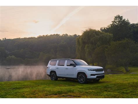 2023 Jeep Grand Wagoneer Pictures: | U.S. News