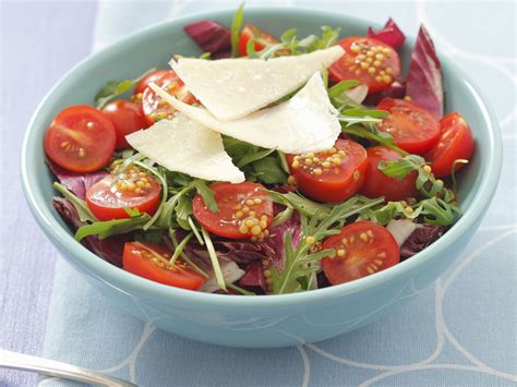 Radicchio Rucola Salat Mit Cherrytomaten Und Parmesan Rezept Eat Smarter