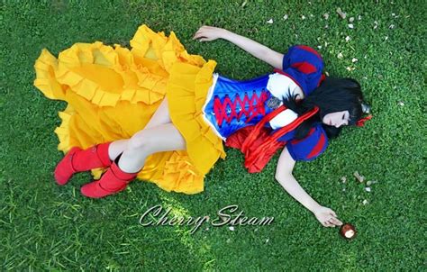 Snow White Steampunk By Cherrysteam On Deviantart Disney Cosplay Steampunk Snow White Cosplay