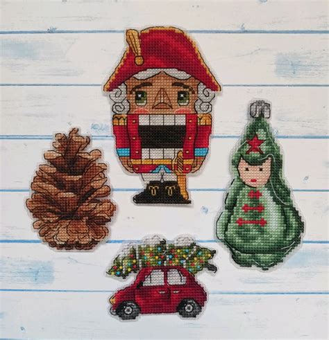 Вышивка крестиком. Ёлочные игрушки купить в интернет-магазине Ярмарка ...