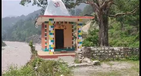 अलकनंदा नदी के बहाव से ध्वस्त हुआ अलकेश्वर महादेव का मंदिर Garhawal