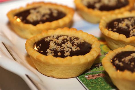 Tartelettes chocolat caramel au beurre salé et Chartreuse verte La