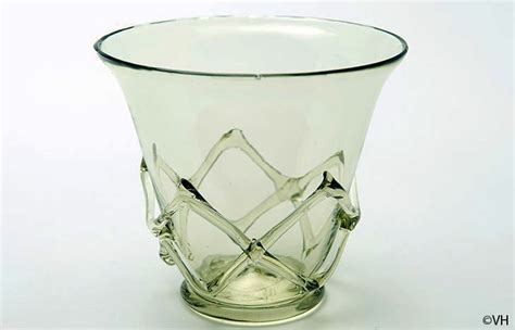 Verre Gallo Romain Gobelet A Decor De Losanges Via Temporis