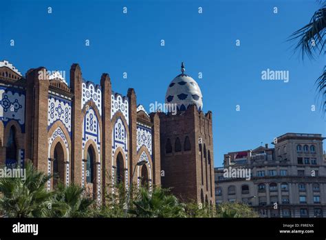 Ar Nes De Barcelone La Mosa Que Monumentale D Tail Oeufs Dans Gran Via