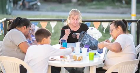 Dictan Talleres De Manualidades Para Adultos Mayores En El Centro De