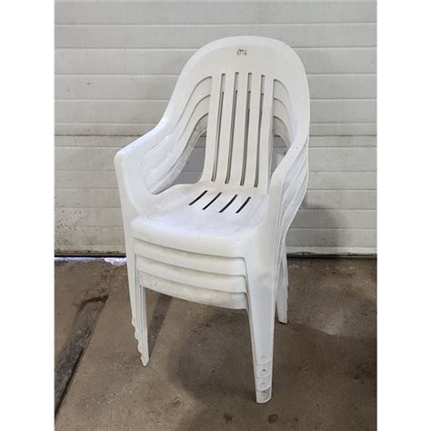 4 White plastic lawn chairs - stackable - Schmalz Auctions