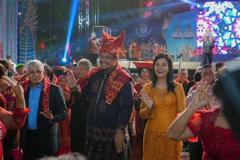 Galeri Foto Meriah Kerja Tahun Kuta Medan Diwarnai Pemecahan