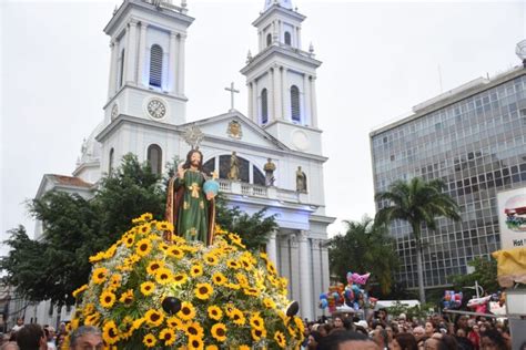 Tradição e Fé Festa do Santíssimo Salvador na Diocese de Campos