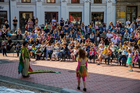 De Ore De Teatru Non Stop Revine La Timi Oara Cu Mutat De La Noi