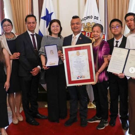 La Alcald A De Panam Entrega Reconocimientos Y Llaves A Tony Jiang Y