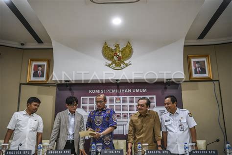 Persiapan KPU Jelang Debat Perdana Capres Cawapres ANTARA Foto