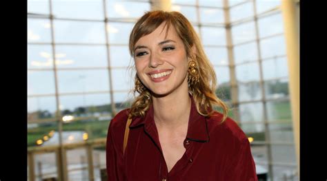 Photo La ravissante Louise Bourgoin présente Un heureux événement à