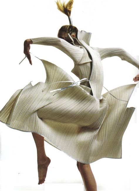 ISSEY MIYAKE PLEATS PLEASE FRAGRANCE GIVEAWAY – In My Bag