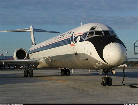 Mcdonnell Douglas Md 90 30 Delta Air Lines Aviation Photo 0451052