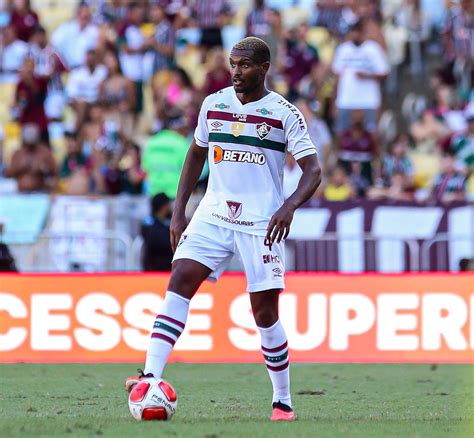 Fluminense Confirma Cirurgia Bem Sucedida No Joelho Do Zagueiro Marlon