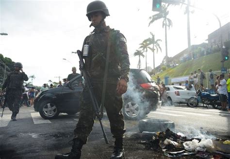 Es Mais De Pms S O Indiciados Por Crime De Revolta Pena De