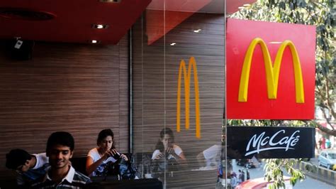 Mcdonalds Drops Tomatoes From Burgers Cites ‘quality Concerns Amid