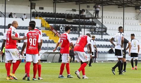 Golo do Braga nos descontos derrota Farense que lutou pela vitória