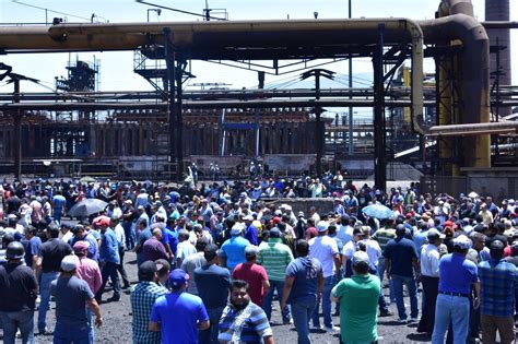 Cientos de trabajadores toman instalaciones de AHMSA El Siglo de Torreón