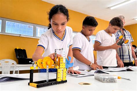 Prefeitura inaugura Laboratórios de Robótica e de Ciências nas Escolas