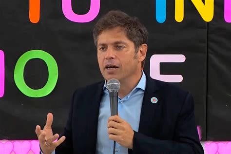 Axel Kicillof encabeza un acto por el Día de la Lealtad en medio de la