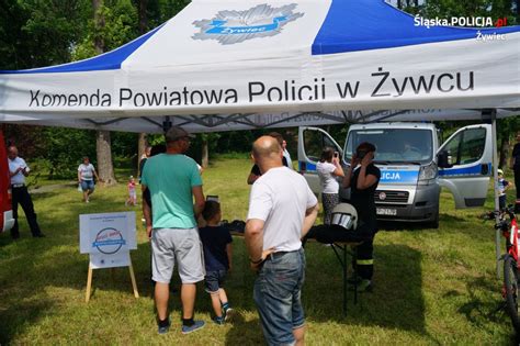 Policjanci Na Pikniku Profilaktycznym Biuro Ruchu Drogowego Komenda