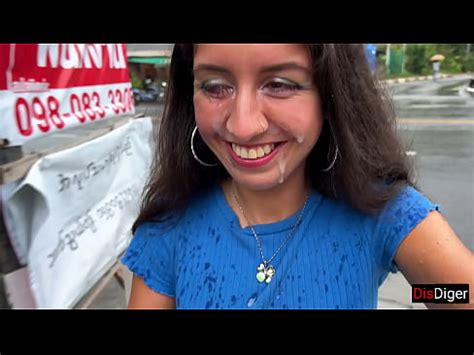 Hermanastra perdió el juego y tuvo que salir con semen en la cara Cumwalk XVIDEOS