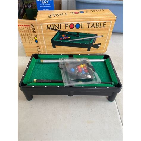 Mini pool table set