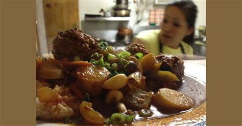 Andrew Zimmern: Filipino food is the 'next big thing'