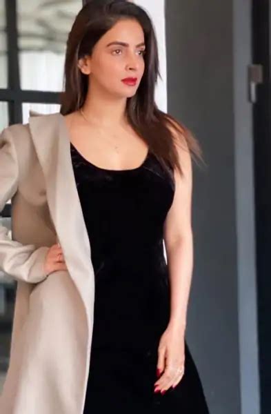 Saba Qamar Top Hot Pics And Photo