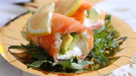 Rouleaux de saumon fumé à l avocat et au fromage frais divinement bons