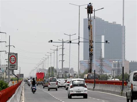 Noida Police Big Initiative For Crime Control Surveillance Cameras On Noida Elevated Road Will