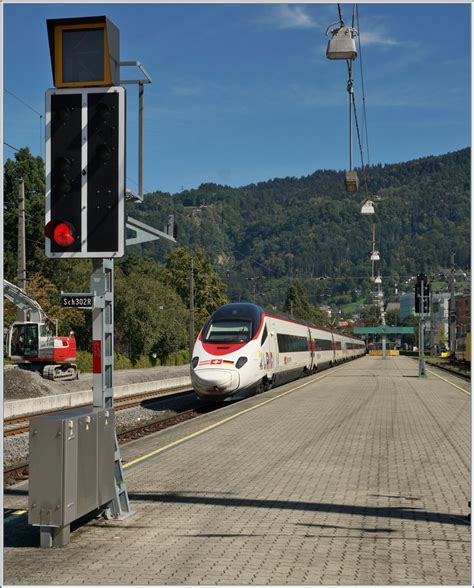 Der Sbb Rabe In Der Passenden Lackierung Verl Sst Auf Der Fahrt