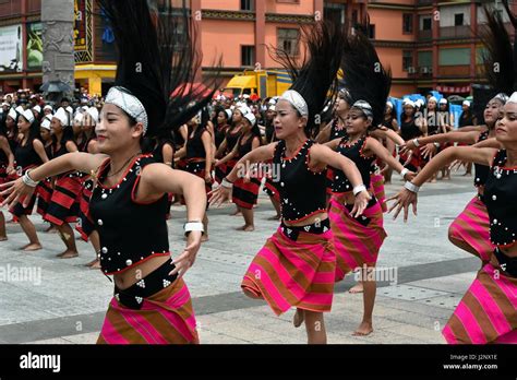 Cangyuan Chinas Yunnan Province 30th Apr 2017 People Of Wa Ethnic