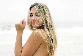 Madelyn Cline Deep Cleavage And Sexy Bikini Pics PlayCelebs Net