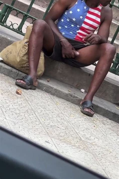 Horny homeless Jamaican wanking in public ThisVid 日本語で