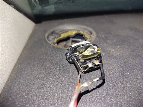 Замена фишки бензонасоса — Renault Megane II, 1,6 л, 2007 года | своими ...