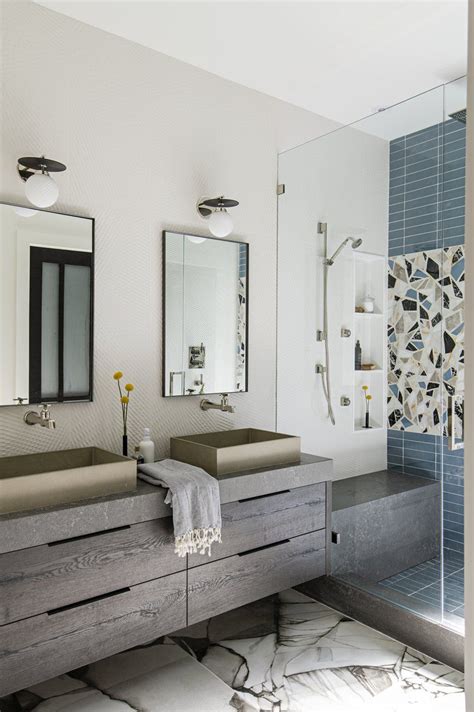 30 Inspiring Small Bathroom Layout Ideas With Walk In Showers