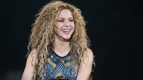 10 Best Shakira Songs of All Time - Singersroom.com