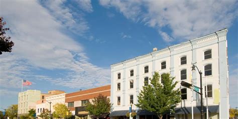 The 10 Best Beloit Hotels (From $83)
