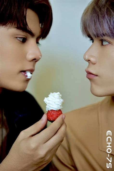 Pin by RuKi Trần on FortPeat Cute gay couples Air cast Peat