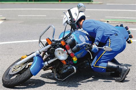 力よりも姿勢が大事！バイクの引き起こし方 実技教習攻略 初心者向け タンデムスタイル