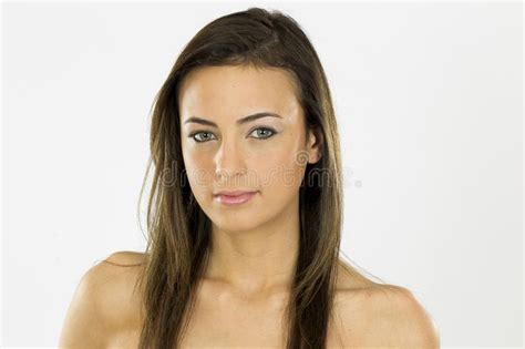 Reizende Langhaarige Brunette Studio Umwelt Modell Posing Ins a Stockbild Bild von glücklich