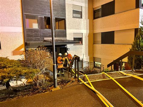 KFV CW Feuerwehr Hat Wohnungsbrand Im Mehrfamilienhaus Schnell Unter