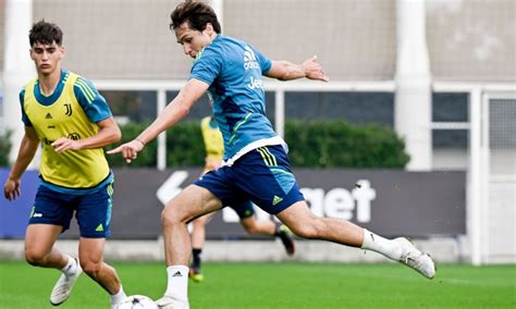 Allenamento Juve Partitella Con Chiesa Verso Il Benfica